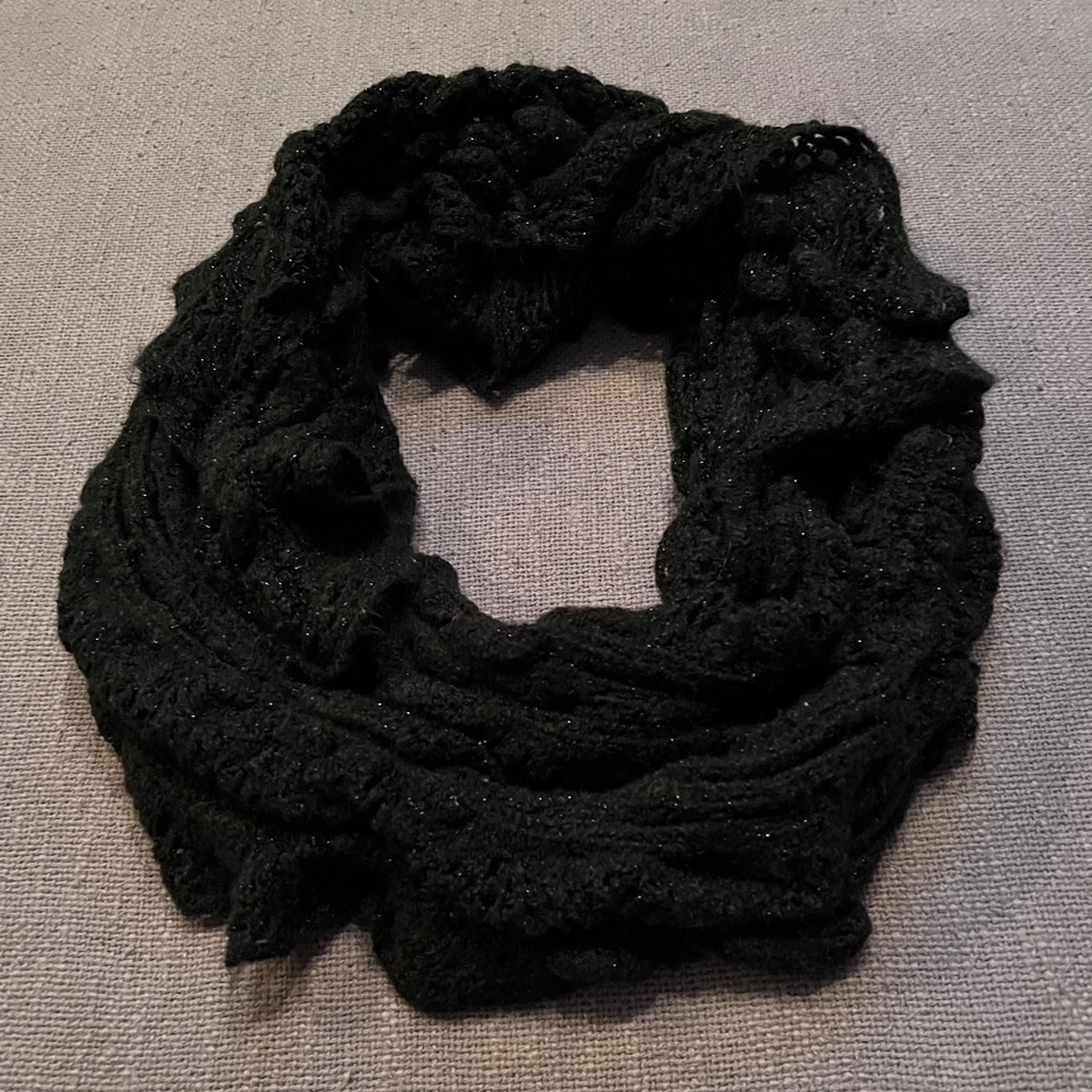 Chrochet-Knitted Design Infinity Scarf
